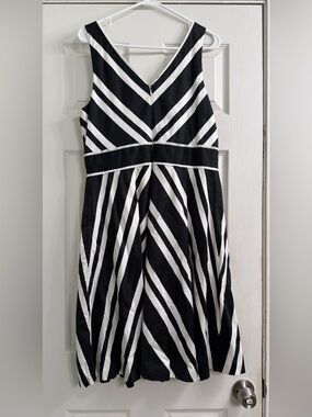 White House Black Market Black & White Chevron Midi Dress